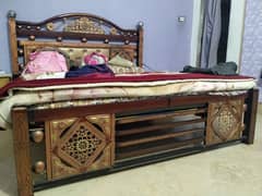 king size 6x6.5 foot size iron bed without mattress