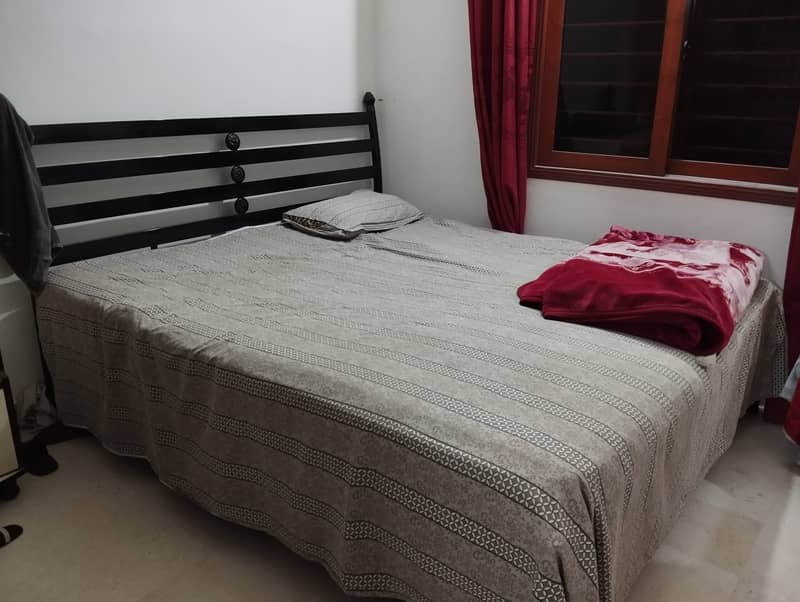 King size iron bed 1