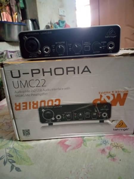 Behringer U-PHORIA UMC22 2×2 USB Audio Interface 3