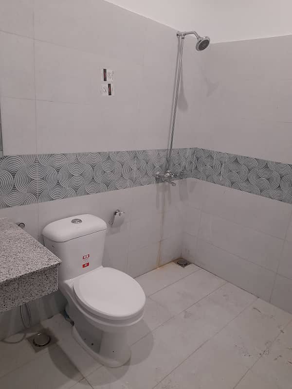 E11 500sy ground floor 3bed 3