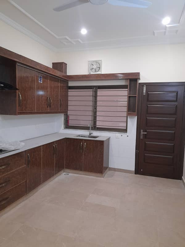 E11 500sy ground floor 3bed 6