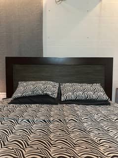 King size Bed Set (2 side tables) Very good condition 0