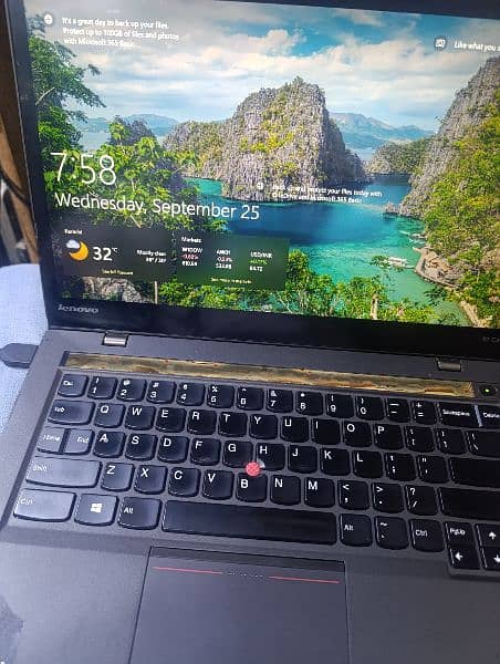 X1 CARBON i7 4th Generation ( 9/10 Condition, with 512 SSD Only 50k) 9