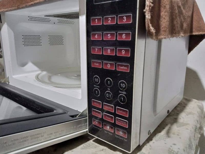 Dawlance microwave oven with grill 2