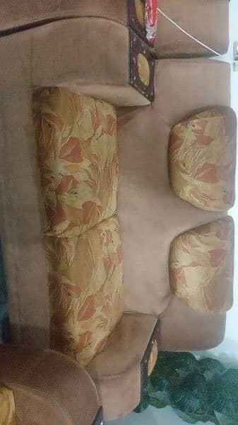 6 seater sofa in very good condition 1