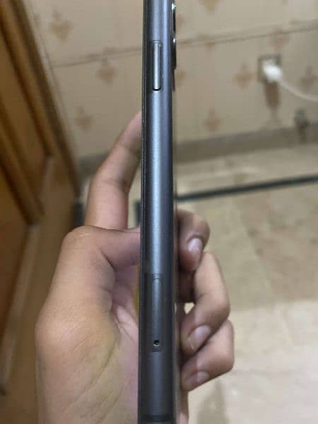 iphone 11 10/10 condition ha 64 jb b. h 93 factory unlock ha face idok 3