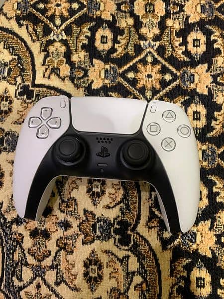 PS5 white controller 0