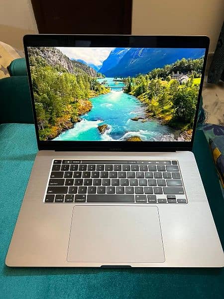 Macbook Pro 2141 core i9 2019 16 inch 0