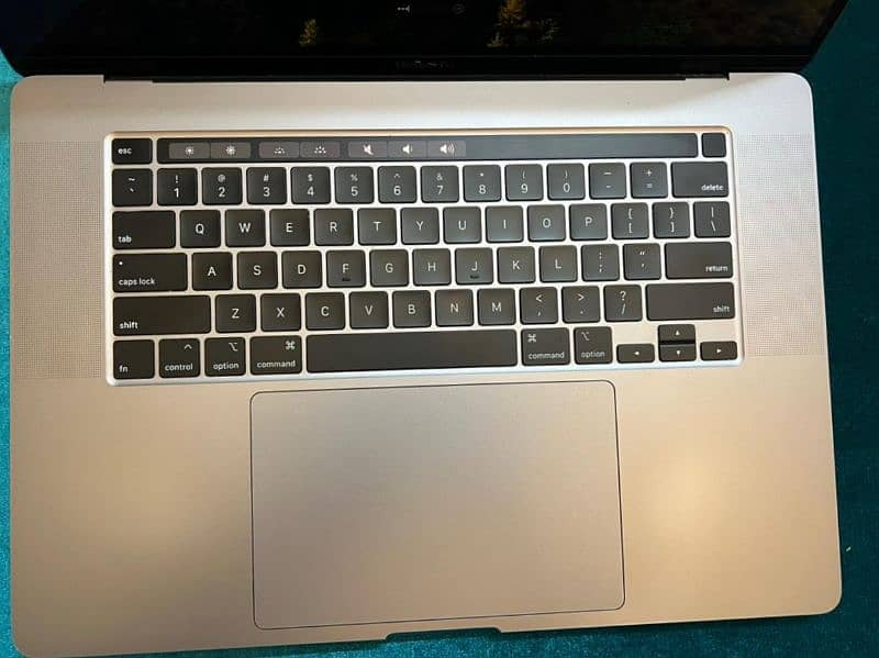 Macbook Pro 2141 core i9 2019 16 inch 3