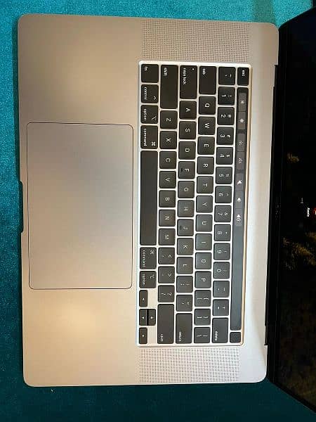 Macbook Pro 2141 core i9 2019 16 inch 7