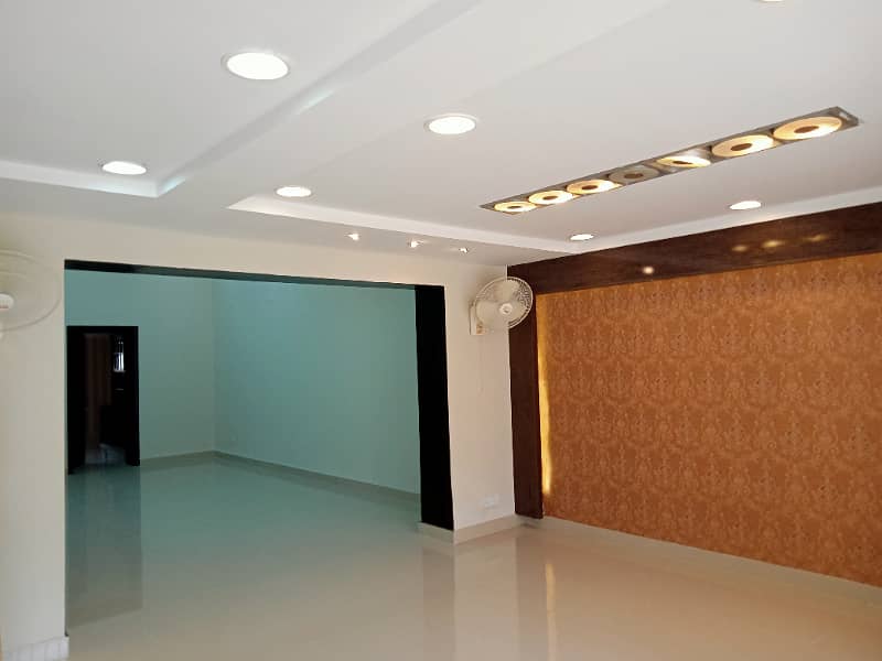 GULBERG,3 KANAL COMMERCIAL USE HOUSE FOR RENT GARDEN TOWN MOLDEL TOWN SHADMAN LAHORE 46