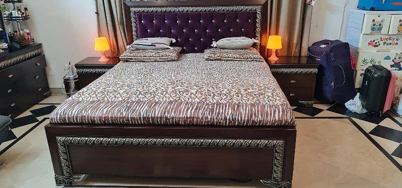 Solid Wood Elegant Design King Size Bed 1