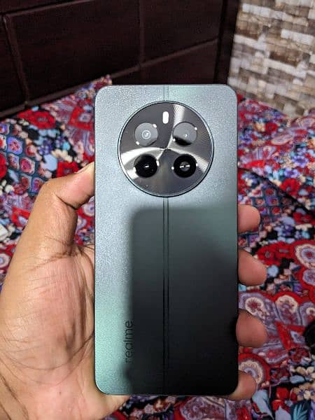 realme 12 0