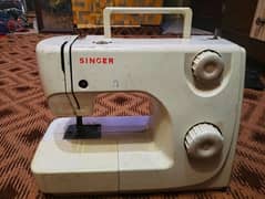 SINGER SEWING MACHINE MODEL NUMBER 8082