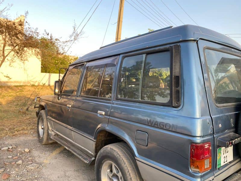 Mitsubishi Pajero 1989 4