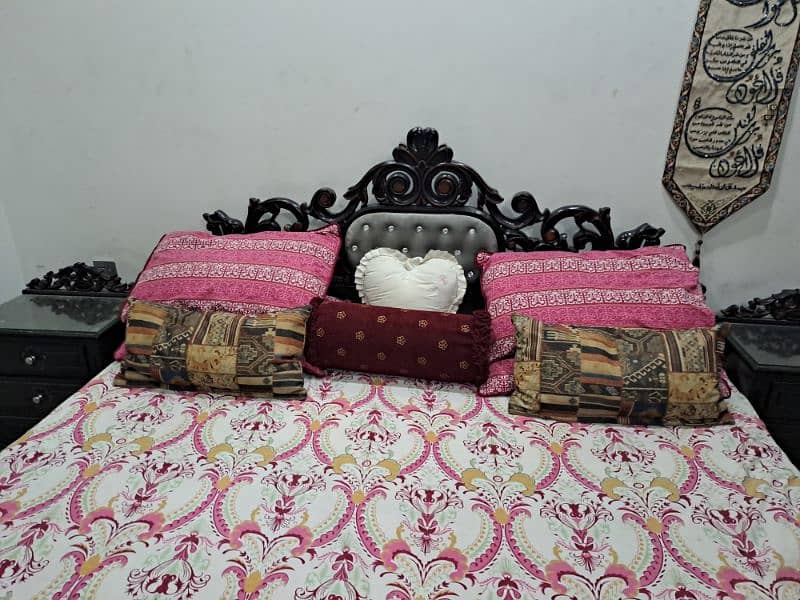 just like a new bed set with cornor tables 2