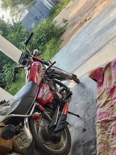 Honda 125 red