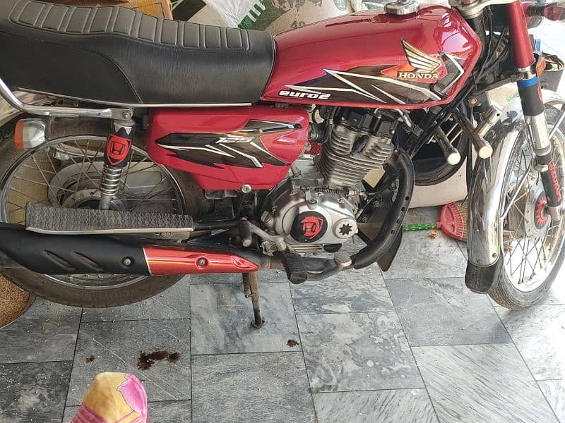 Honda 125 red 1