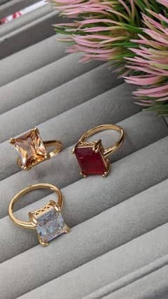 Trendy gold crystal ring