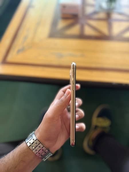 iPhone 11 Pro Max 256GB Gold Colour 1