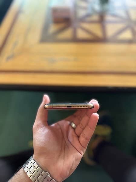 iPhone 11 Pro Max 256GB Gold Colour 2