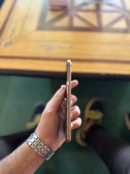 iPhone 11 Pro Max 256GB Gold Colour 3