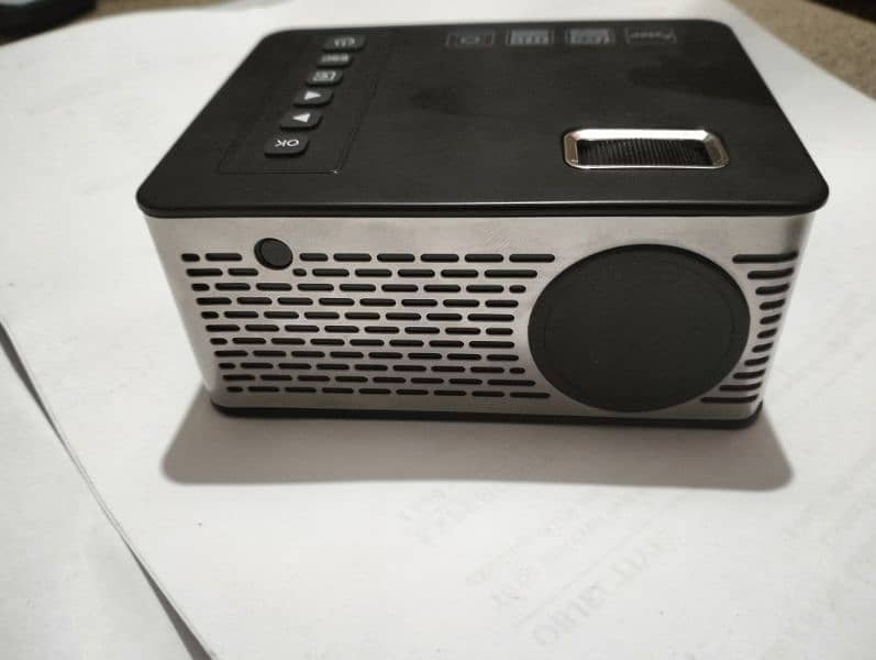 Mini projector UC26 1