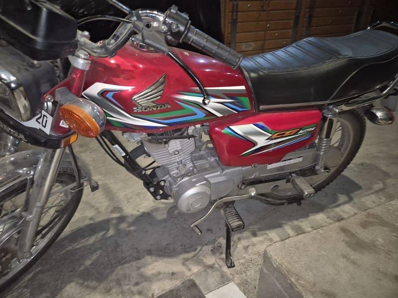 Honda CG125 Red 3