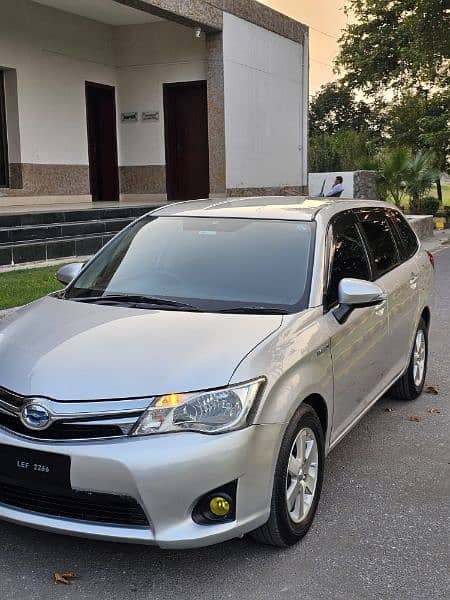 Toyota Corolla Fielder Hybrid 2014/17 1