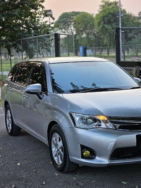 Toyota Corolla Fielder Hybrid 2014/17 3