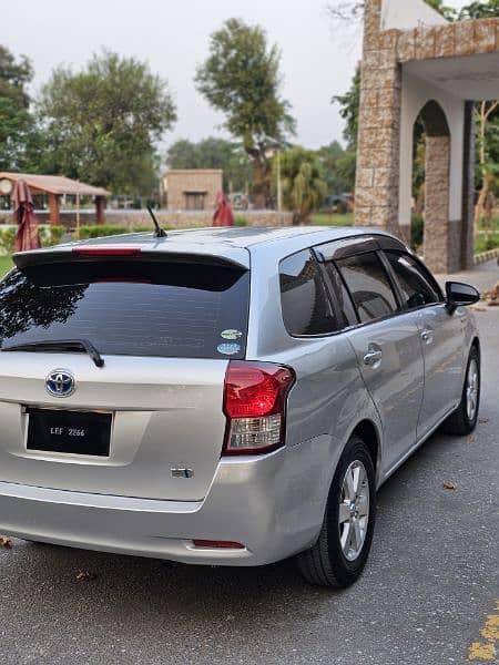 Toyota Corolla Fielder Hybrid 2014/17 4