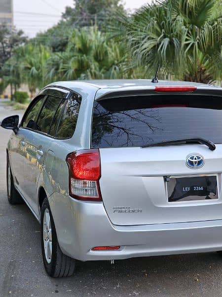 Toyota Corolla Fielder Hybrid 2014/17 5