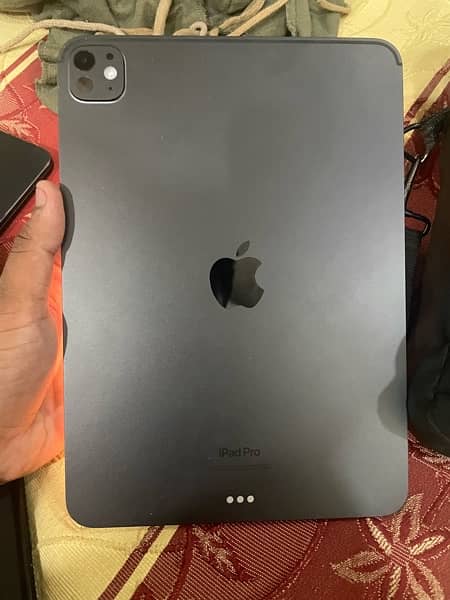 Apple ipad pro 2024  (m4 chip ) 2