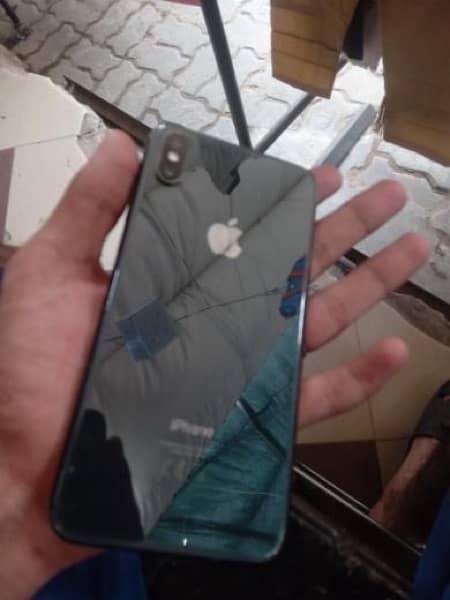 iphonexsmax hai all ok hai bass bettery change hai achi wali wo be 5