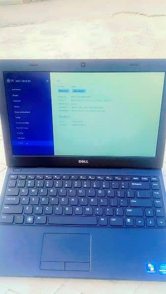 Dell Latitude 3330 Core I5 8th generation 4 Ram 256 memory 5