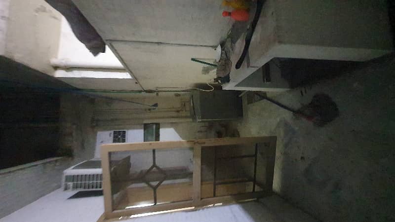 Bachelors Option 6 Marla 2. bed Lower Portion Garage Available For Rent Johar Town B2 8