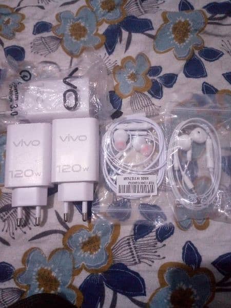 vivo ka mobile charger or hand free Johny ki 1