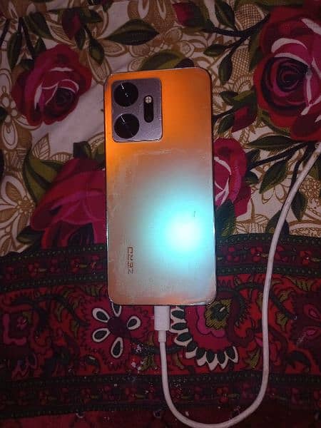 infinix zero 20 daba charge sath ha 8+8/256 45watt charge ha 1