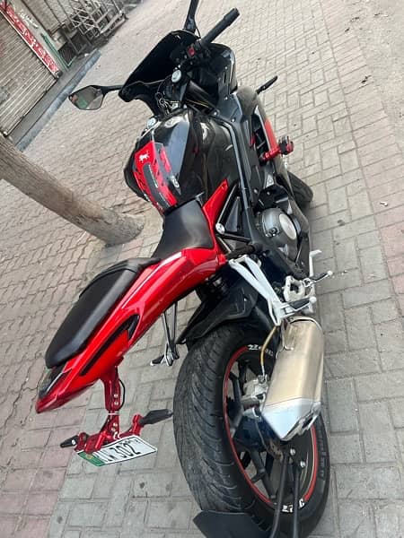 Benelli 302 R (Non-ABS Variant) 4