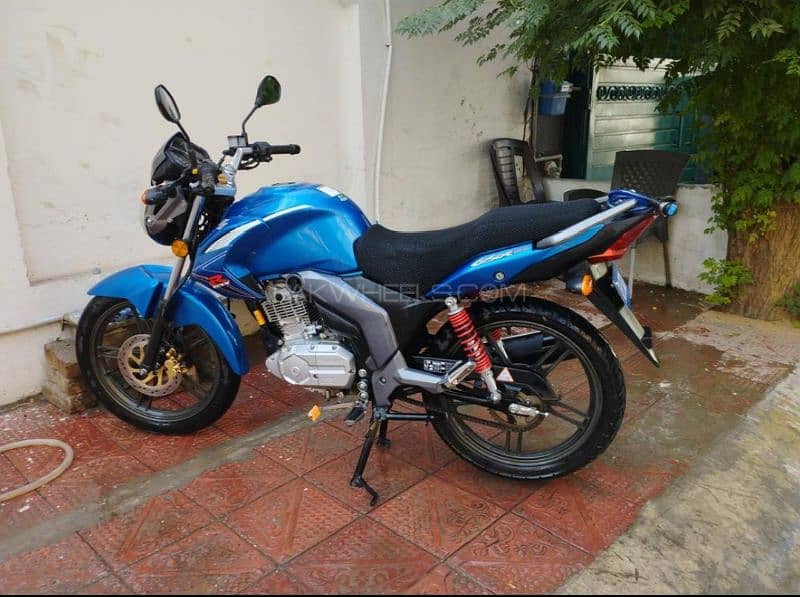 Suzuki gsx 125 special edition like a new excellent condition 1