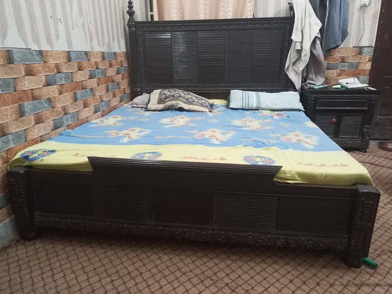 King size bed 2 side tables and dressing table 1