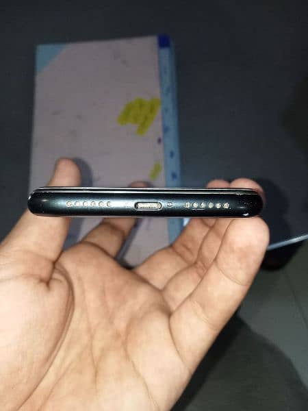 iphone XR 10/9 condition 6