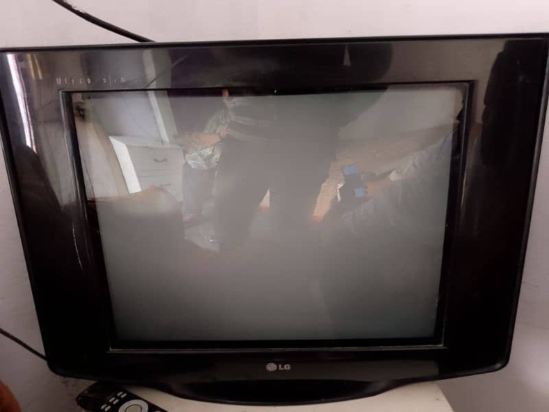 good condition LG tv 1