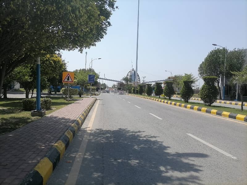 Spacious Prime Location Residential Plot Is Available For sale In Ideal Location Of Bahria Nasheman - Zinia 1