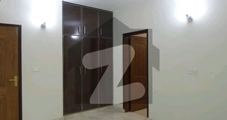 Flat Of 10 Marla Available For Sale In Askari 11 - Sector B Apartments 5