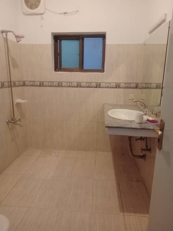 1 Kanal 3 Bedrooms Separate Upper Portion In Cantt 18