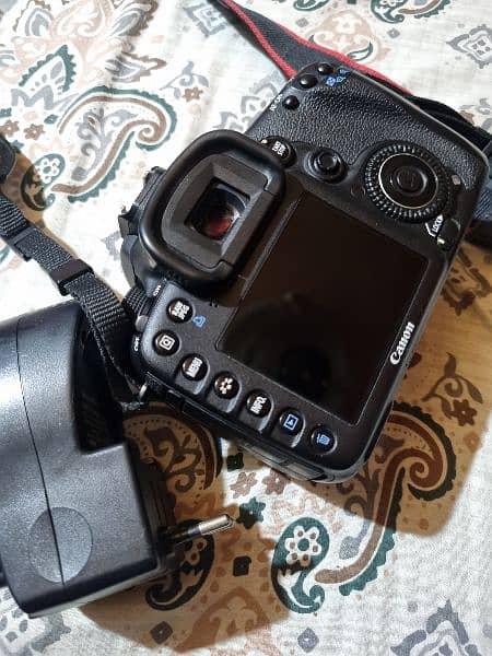 Canon eos 7D  Camera Body Good condition 3