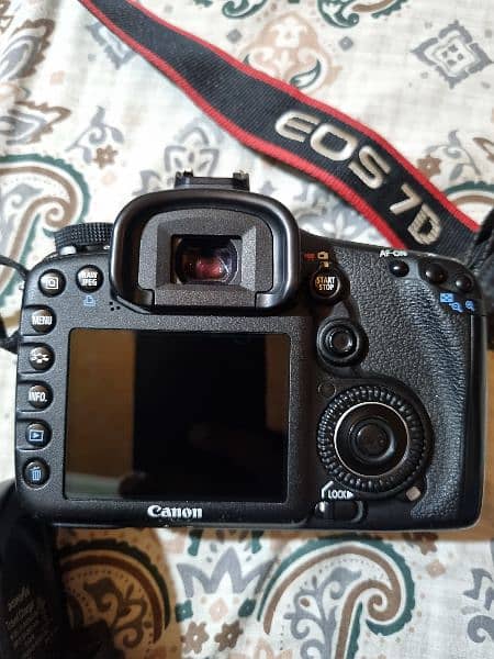 Canon eos 7D  Camera Body Good condition 5