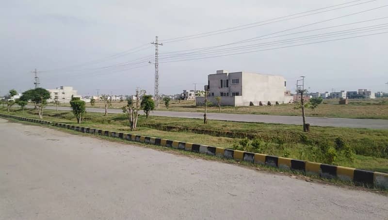 1 KANAL PLOT BLOCK D 60 FEET ROAD 10