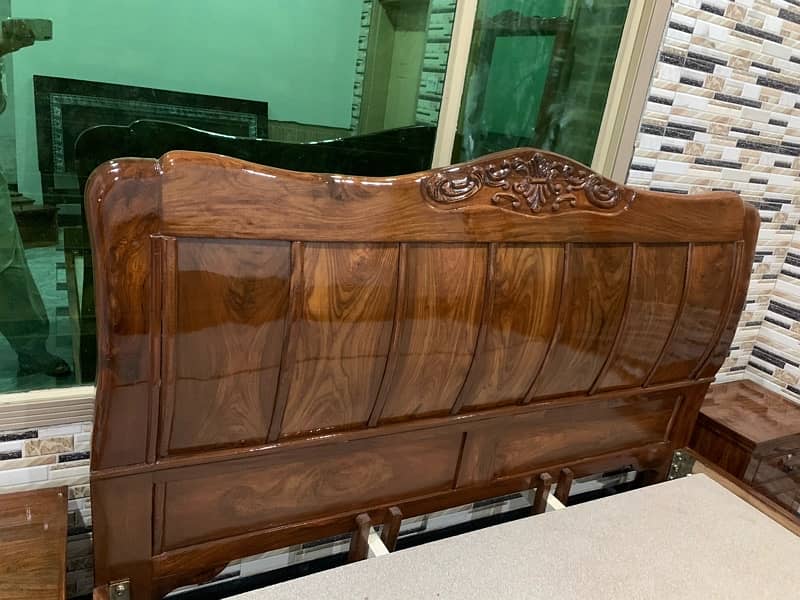 seesham Solid wood Bed set (10 bndo ko check krwain) Just call me 1